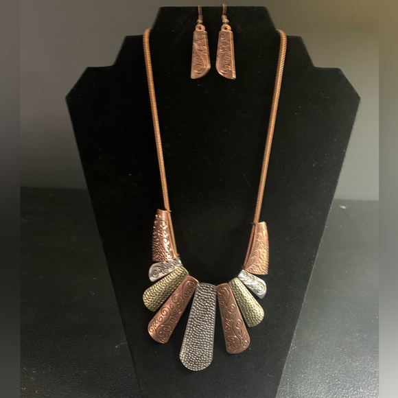 Jewelry - J #2  Copper, Silver, and Gold Toned Necklace and Earring Set. Beautiful setting